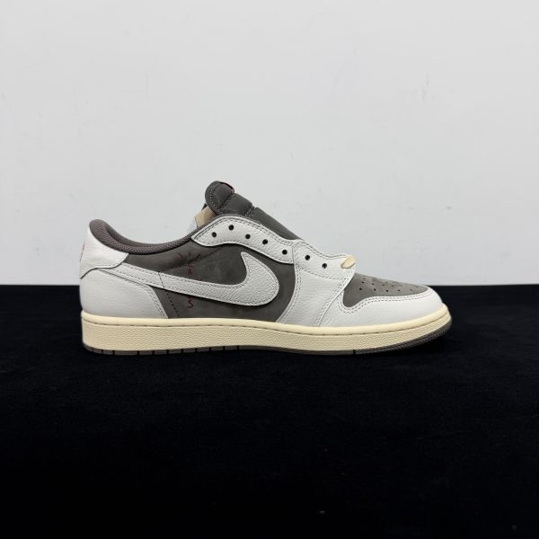 Inside view of Travis Scott Reverse Mocha Reps with brown suede panels