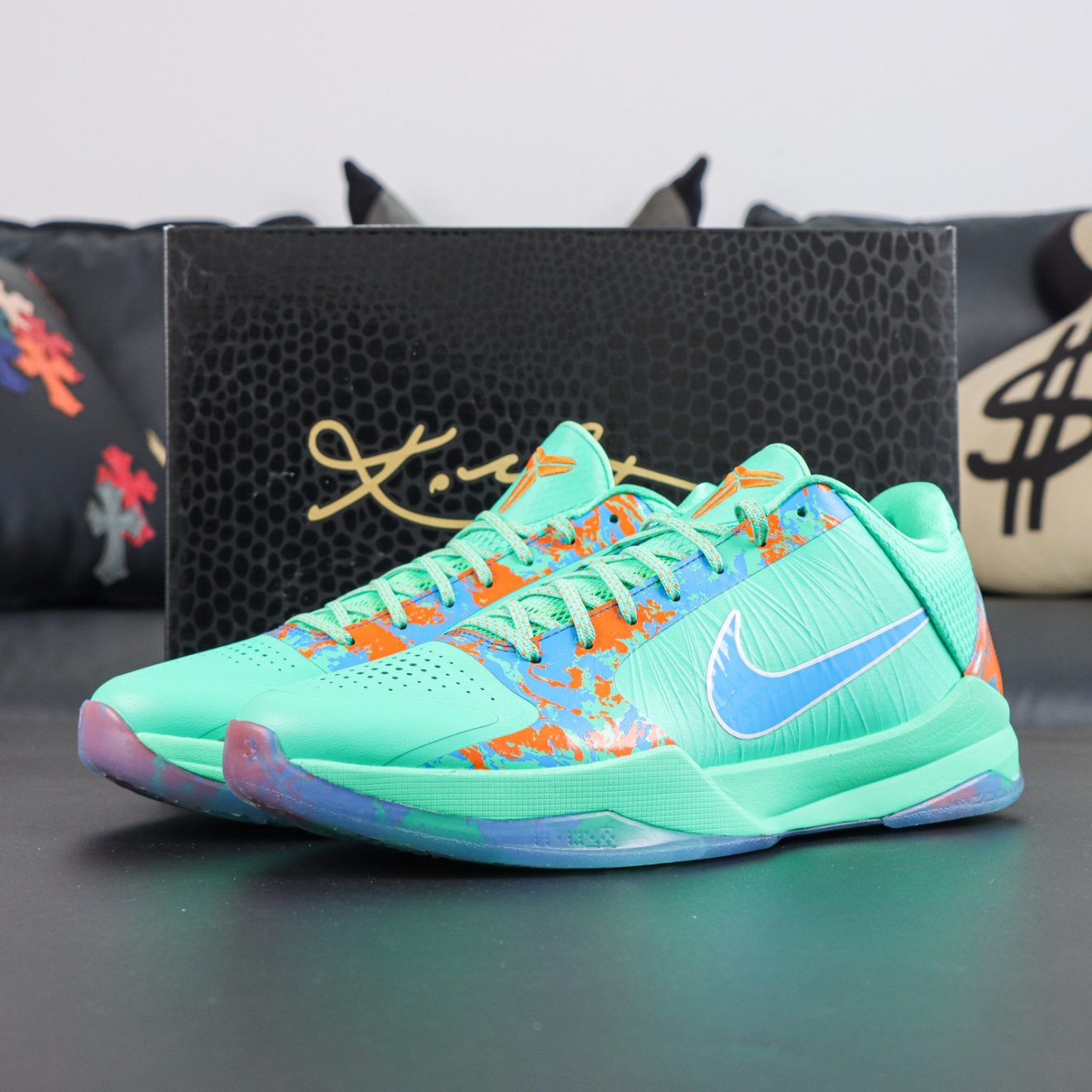 Kobe 5 NY vs NY Reps with box