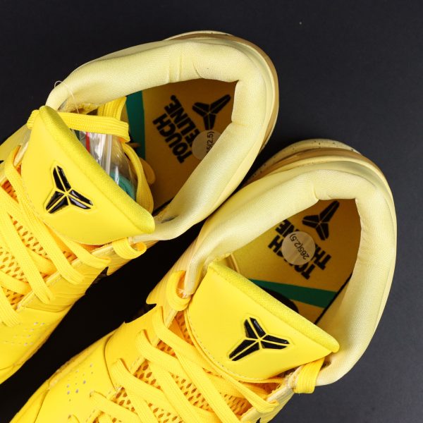 Tongue tag with Kobe logo on Kobe 4 CHBL reps
