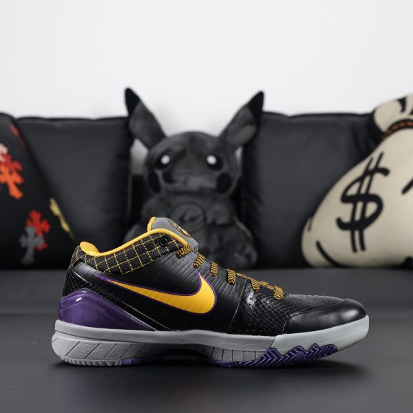 Inside view of Kobe 4 Carpe Diem reps showing purple collar