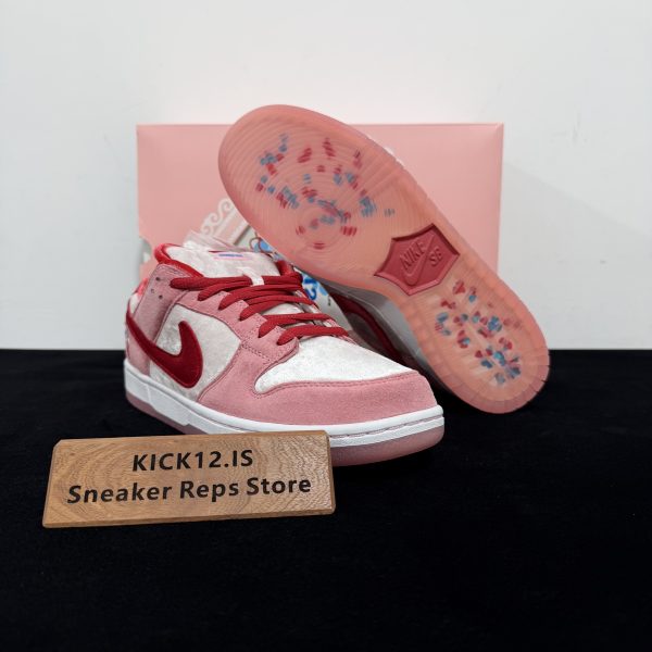 Outsole of Strangelove Dunks Reps in pink rubber