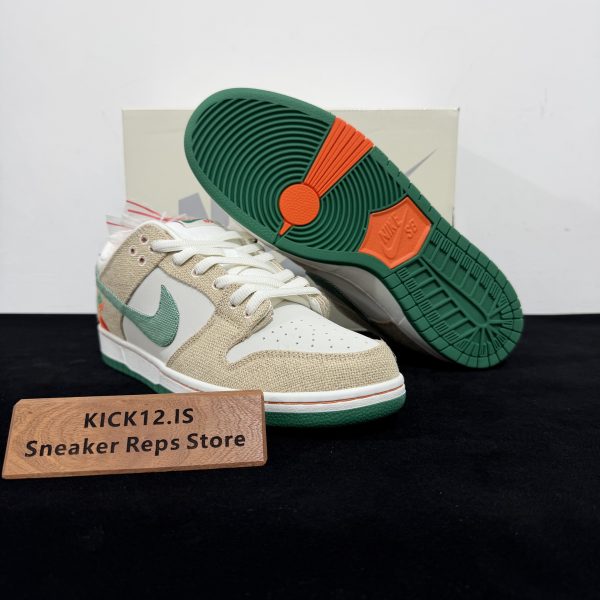 Outsole of Jarritos Dunks Reps with traction pattern