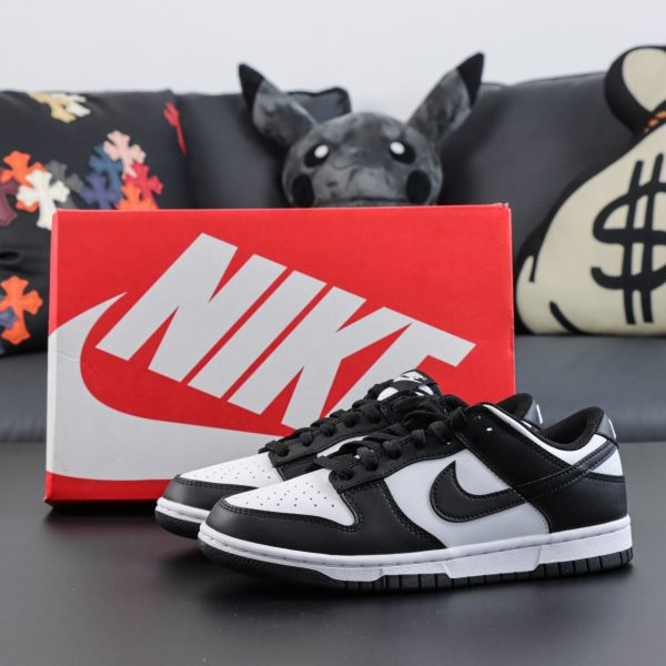 Panda Dunk reps with box in white and black colorway
