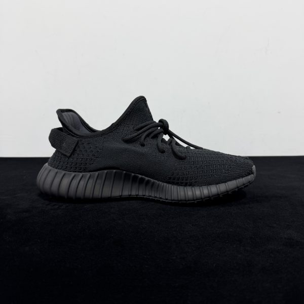 Inside view of Yeezy 350 Onyx Reps with striped side panel