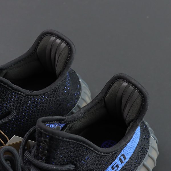 Tongue padding and collar lining of Yeezy 350 Dazzling Blue reps