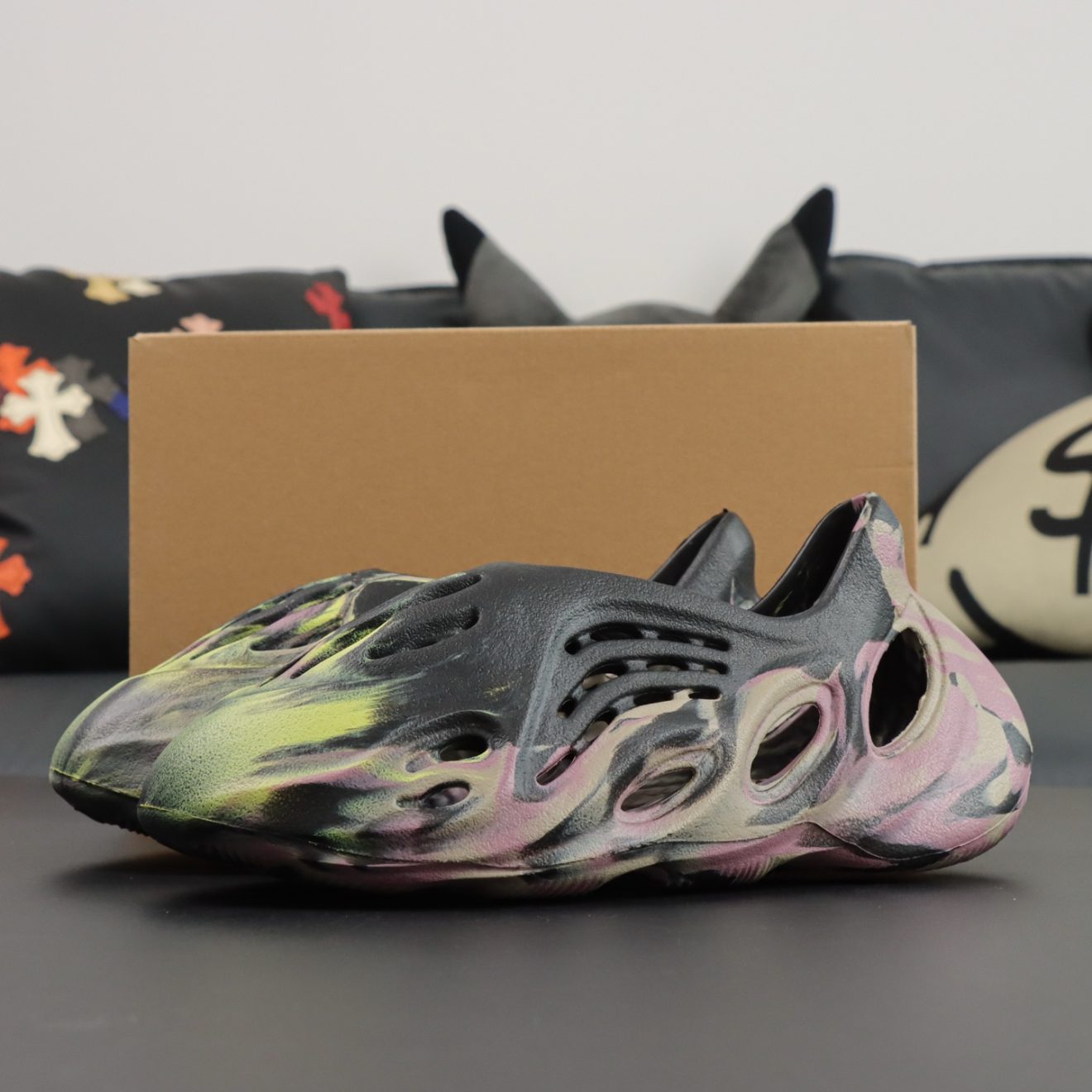 Yeezy Foam Runner Carbon Reps with MX swirl and box