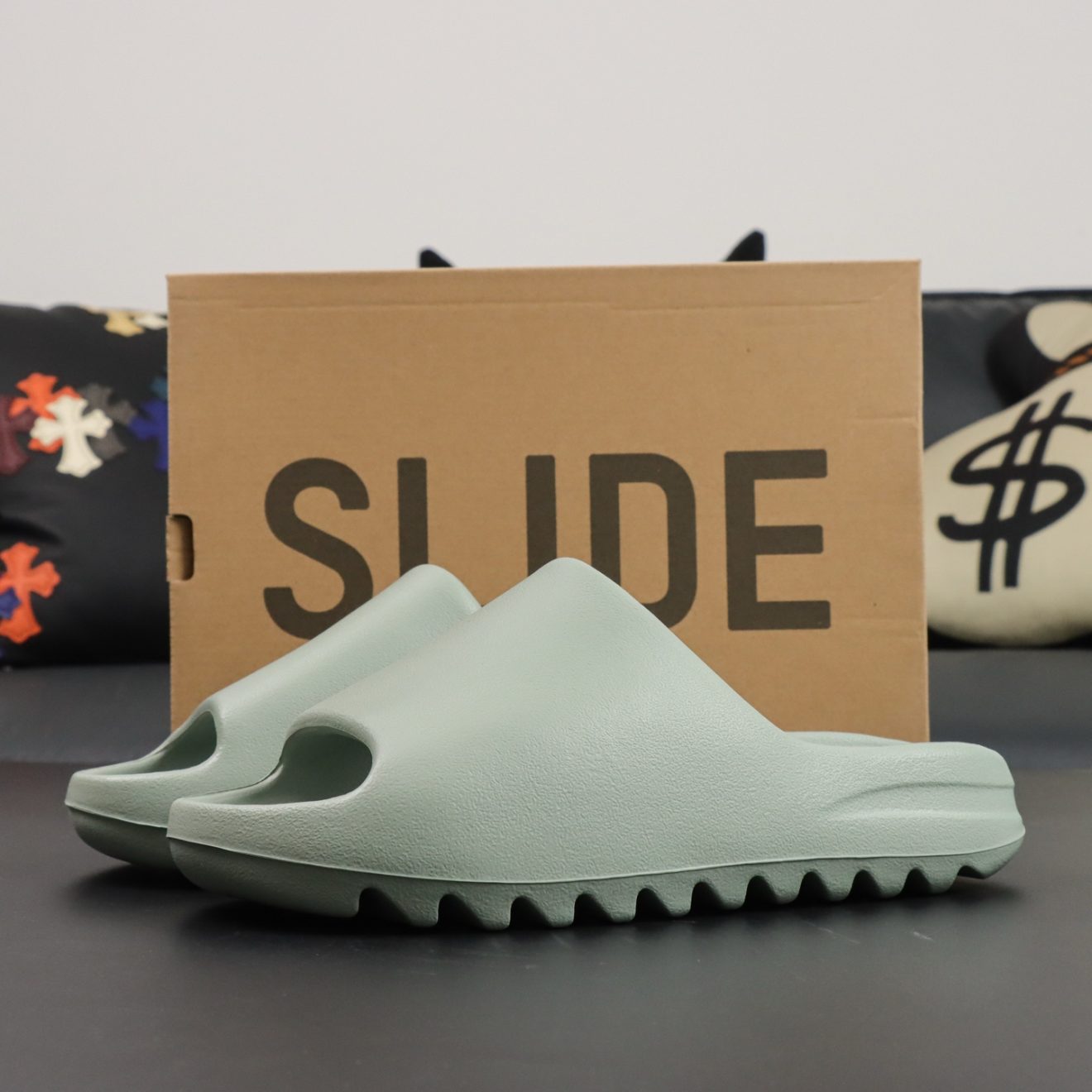 Yeezy Slide Salt reps in light grey EVA with box