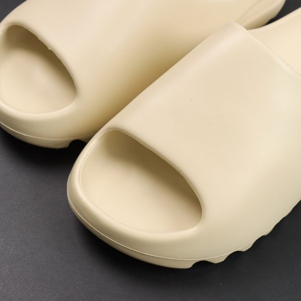 Close-up of toe and strap on Yeezy Slide Bone replica