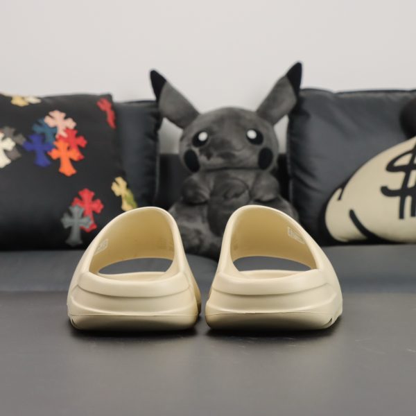 Rear view of Yeezy Slide Bone with contoured foam heel